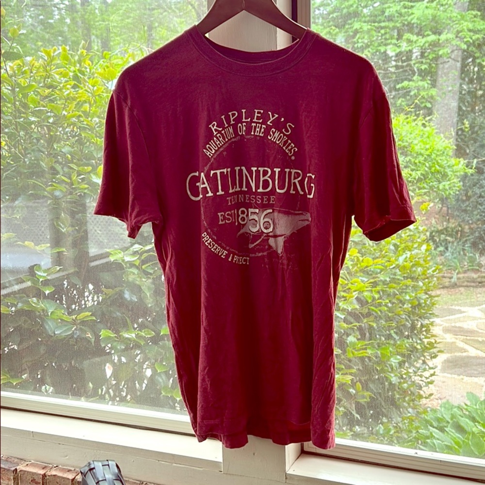 Size L ‘Ripley’s Aquarium of the Smokies’ tee